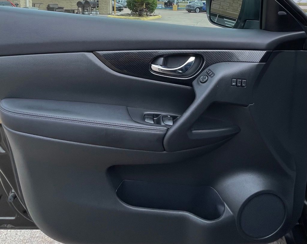 2017 Nissan Rogue SL Black at Autostrade