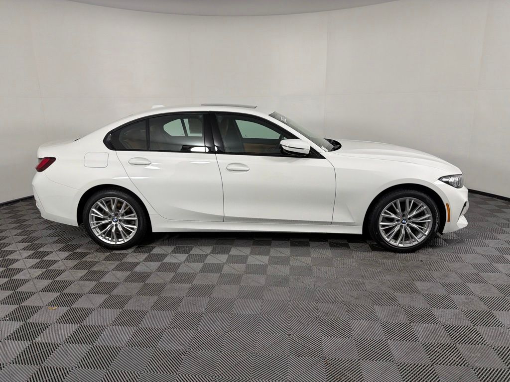 Thumbnail: 2023 BMW 3 Series - 4