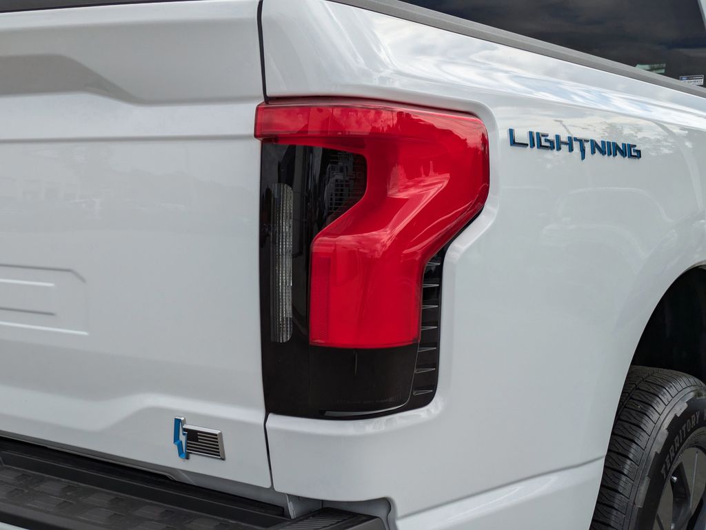 2025 Ford F-150 Lightning Flash