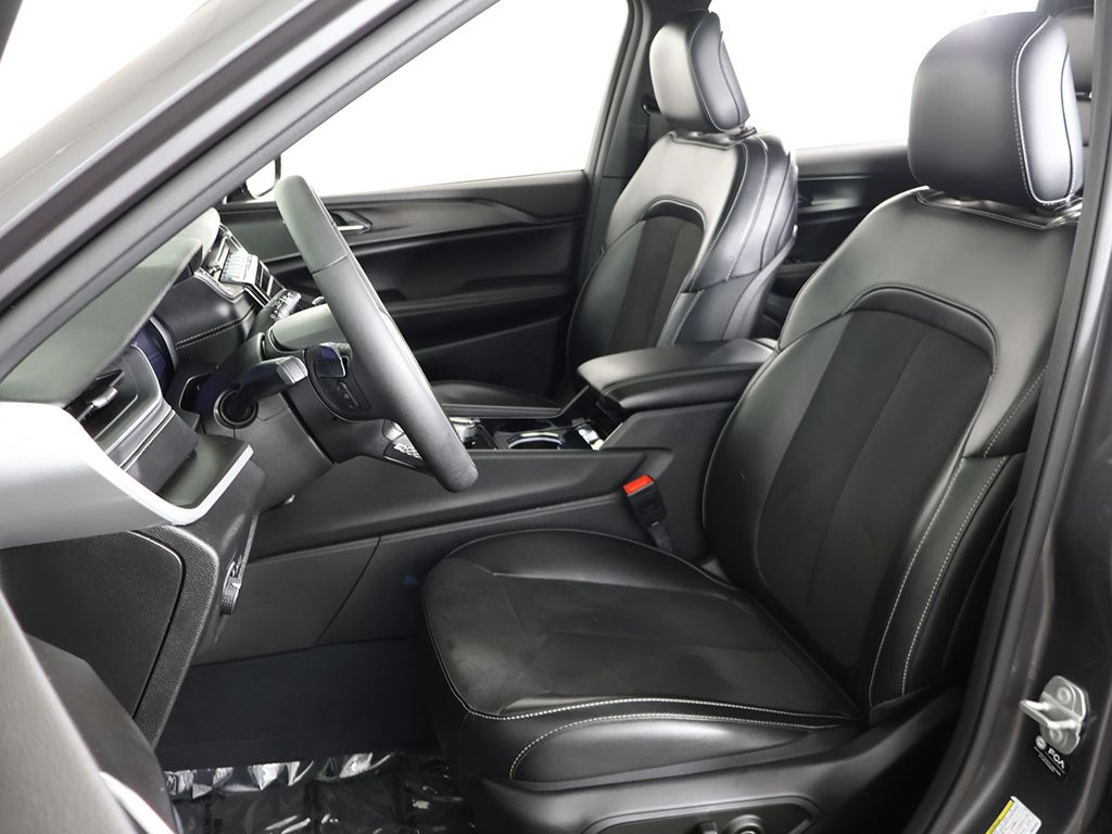 Used 2023 Gray Jeep Altitude image 32