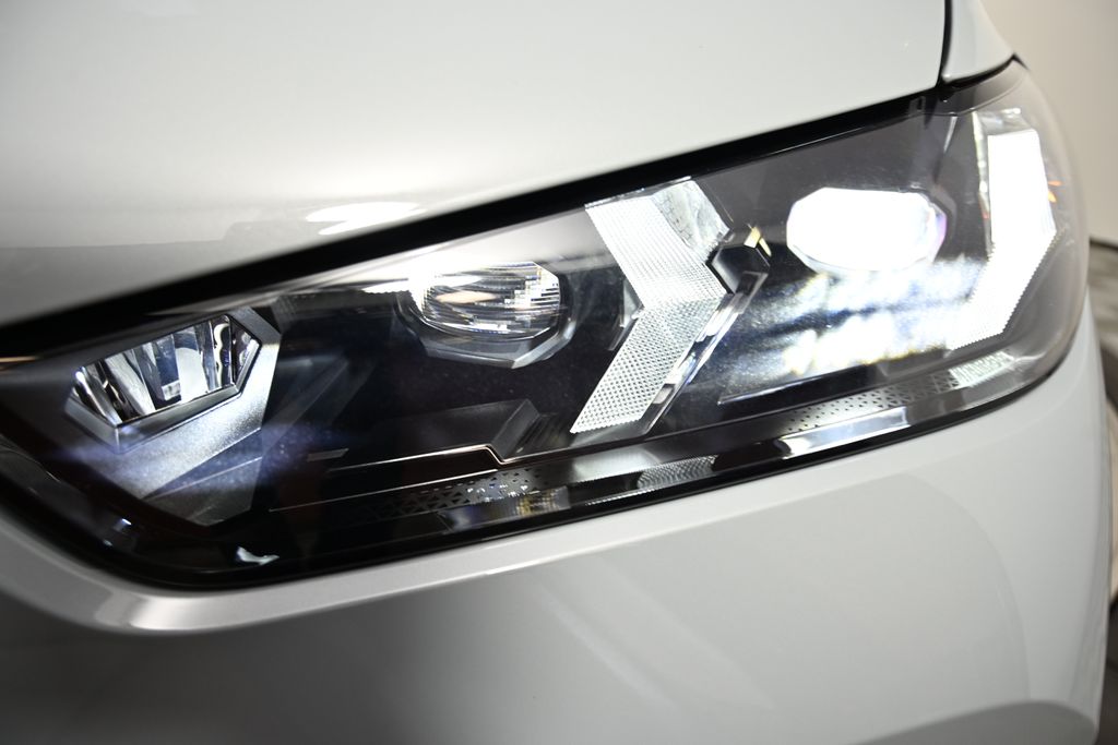 Thumbnail: 2026 BMW X5 - 9