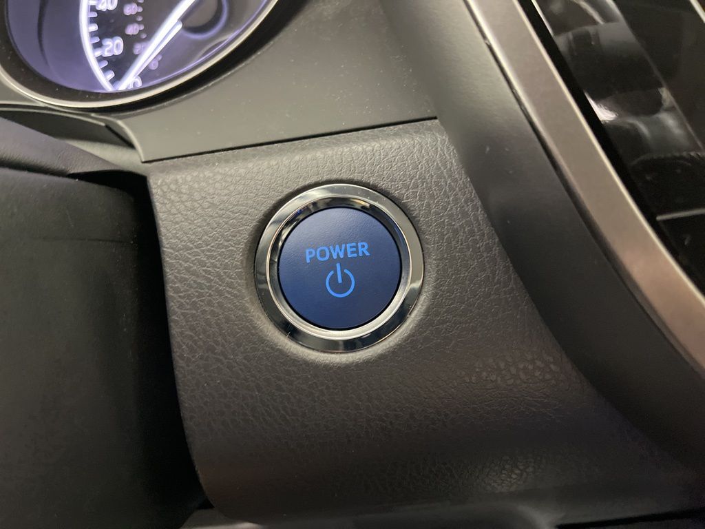 2024 Toyota Camry SE 32