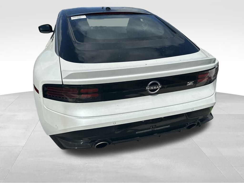 2024 Everest White Pearl Tricoat/Super Black Nissan Z Performance RWD Coupe