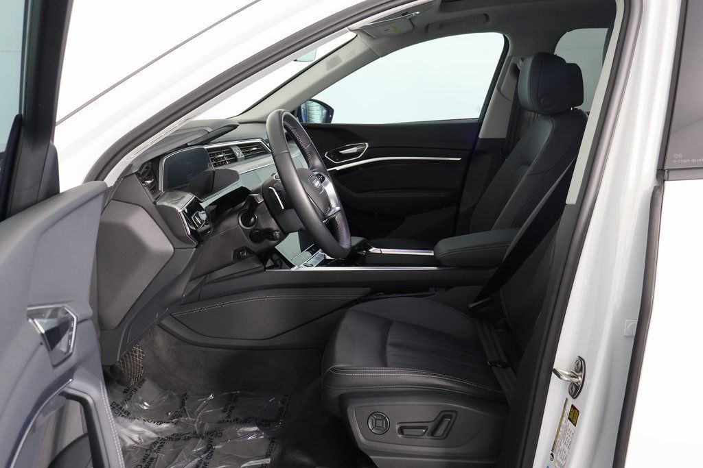 Thumbnail: 2024 Audi Q8 e-tron - 10