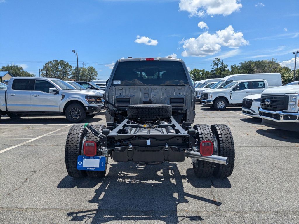 2025 Ford F-550 Chassis LARIAT