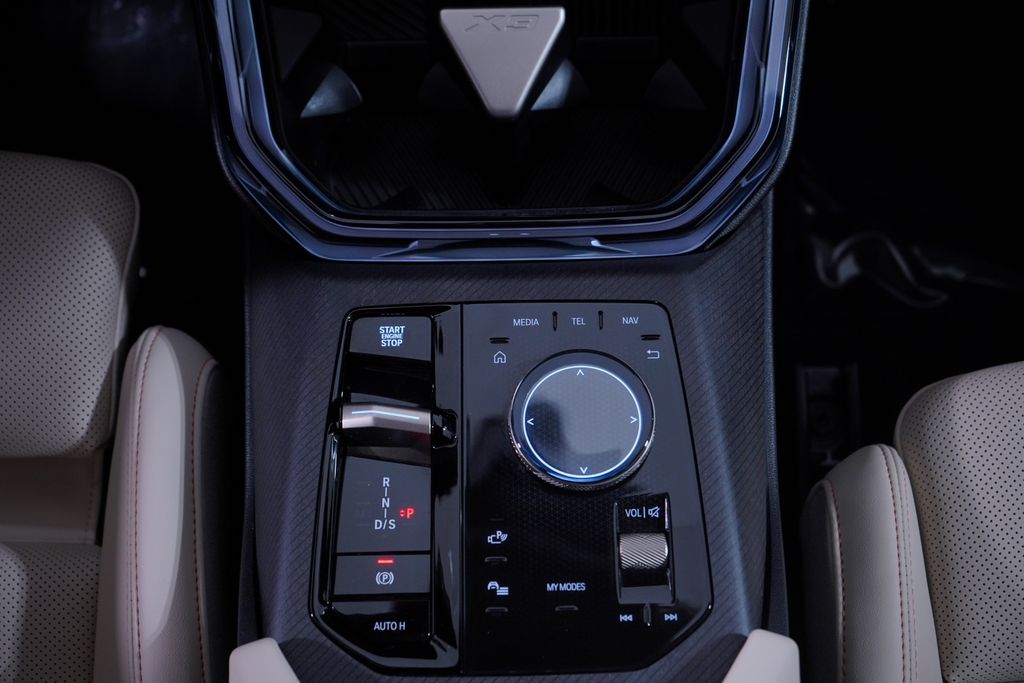 Thumbnail: 2025 BMW X3 - 14