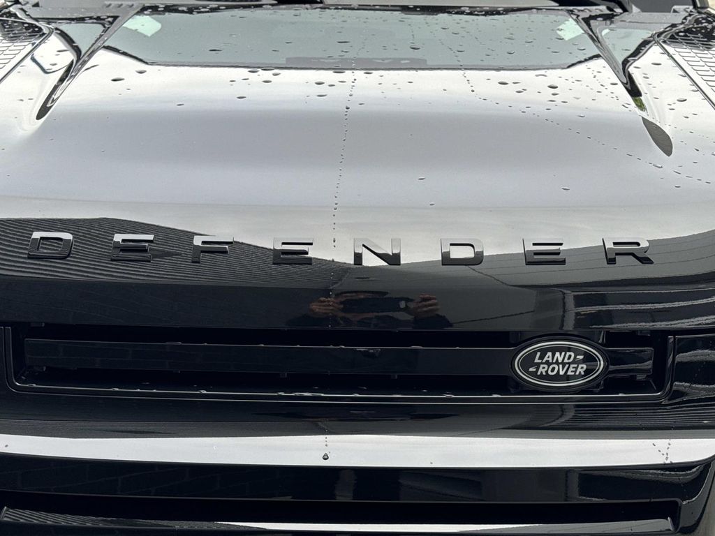 New 2026 Black Land Rover X-Dynamic SE image 10