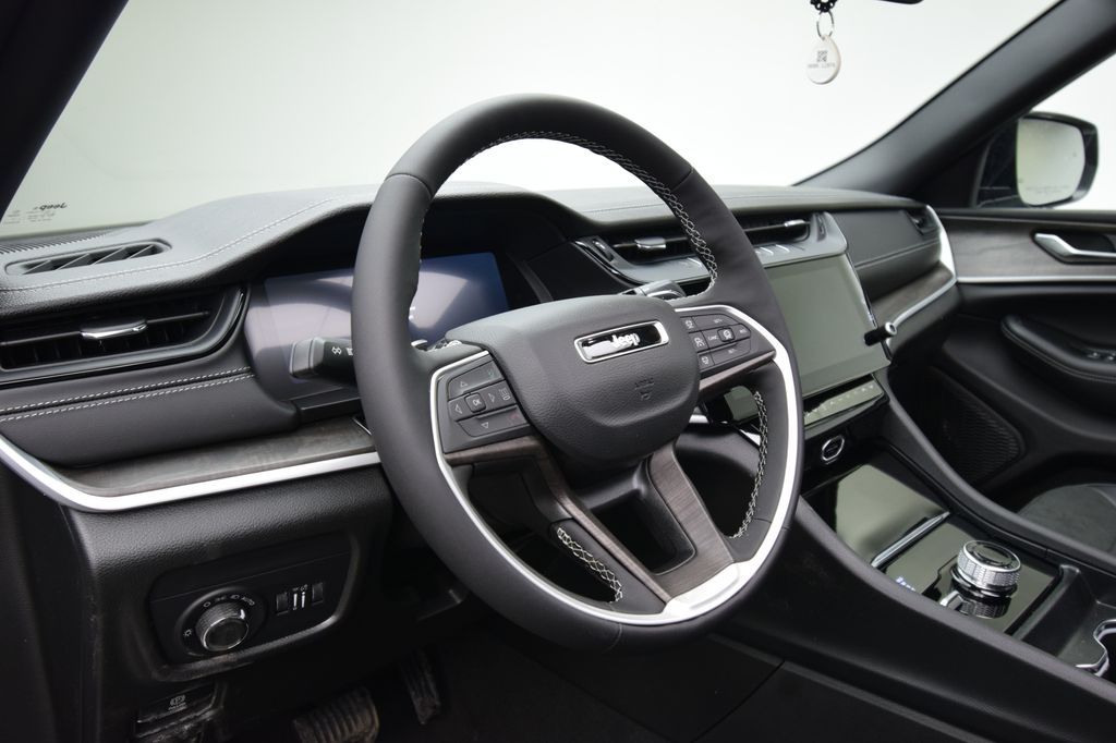new 2026 Jeep Grand Cherokee car, priced at $40,443