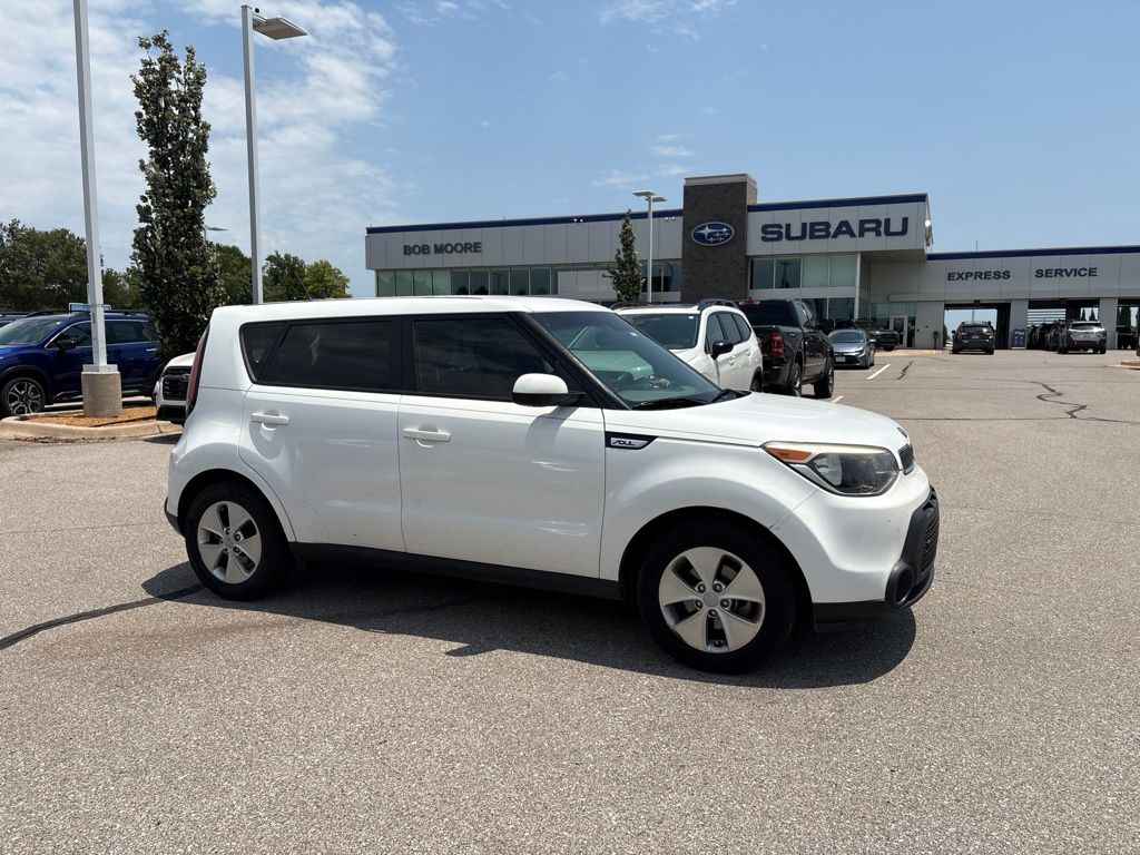 Clear White 2015 Kia Soul Wagon Front-Wheel Drive 6-Speed Automatic