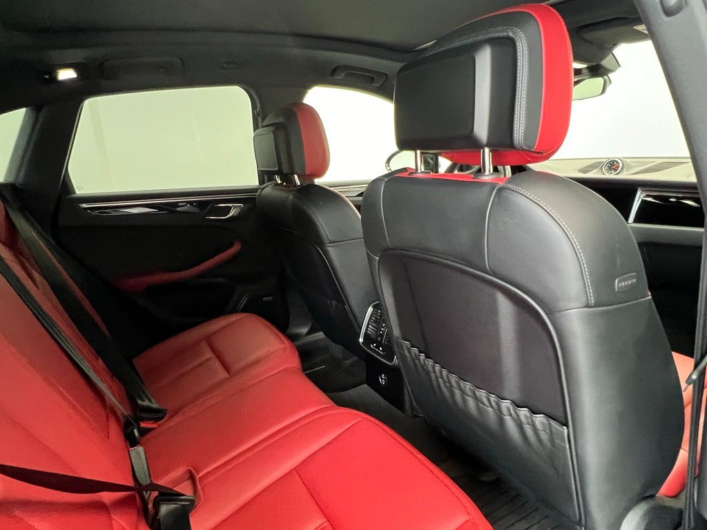 Thumbnail: 2021 Porsche Macan - 16