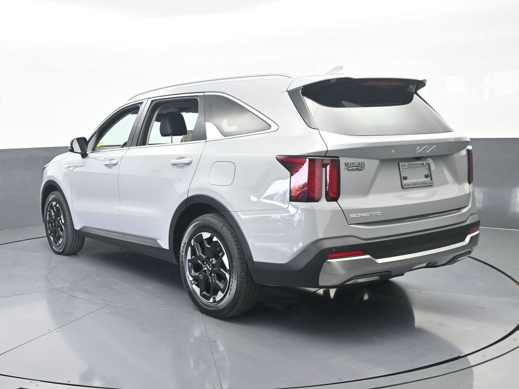 Used 2025 Wolf Gray Kia S image 4