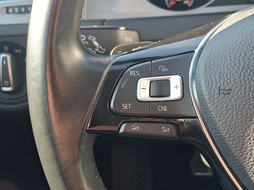 Thumbnail: 2015 Volkswagen Golf - 19