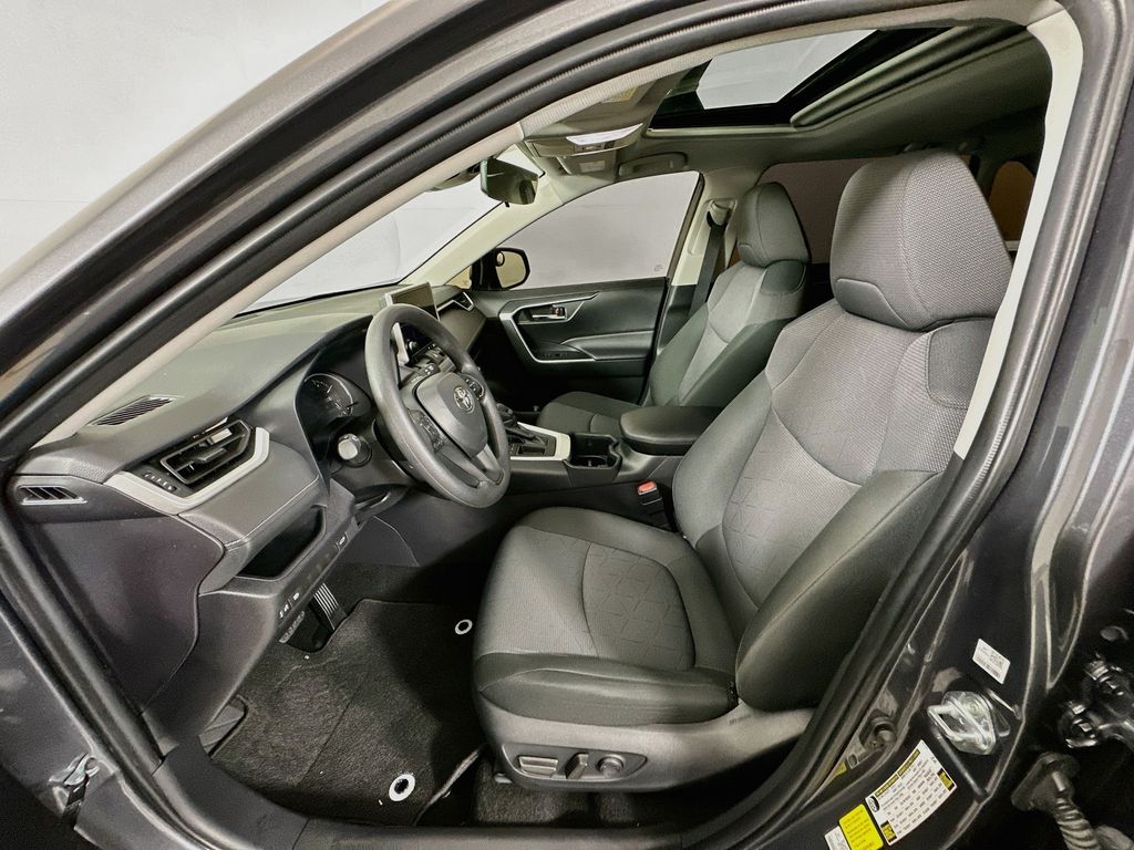Thumbnail: 2025 Toyota RAV4 - 21