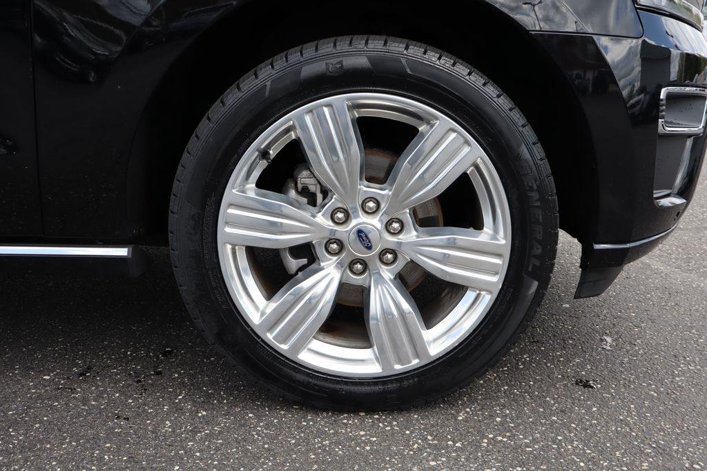used 2023 Ford Expedition car, priced at $55,900