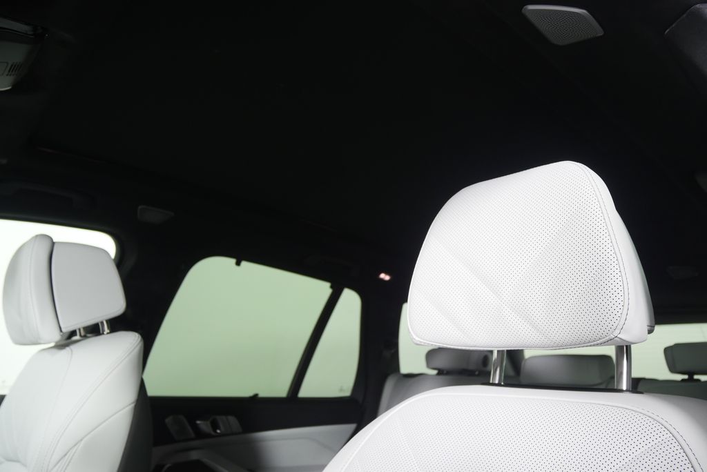 Thumbnail: 2026 BMW X5 - 12