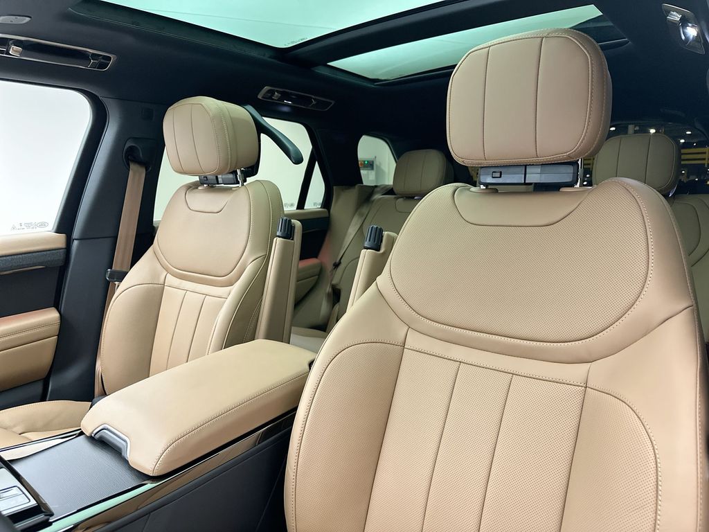 Thumbnail: 2026 Land Rover Range Rover Sport - 10