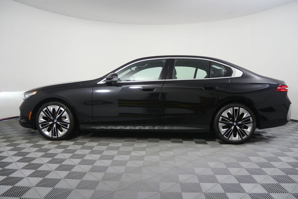 Thumbnail: 2025 BMW 5 Series - 6