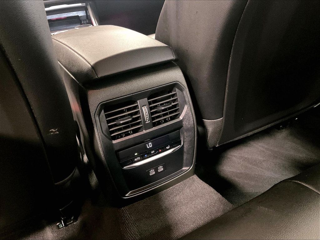 2026 BMW 3 Series — photo 28