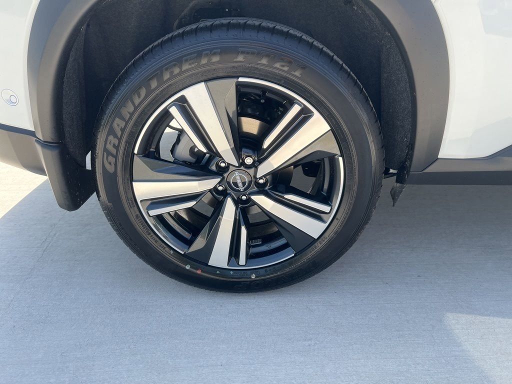 2025 Everest White Pearl Nissan Rogue SL FWD SUV
