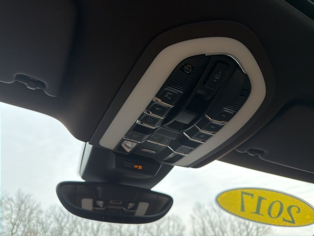 Thumbnail: 2017 Porsche Macan - 14