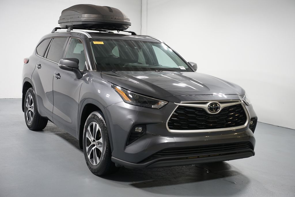 Thumbnail: 2023 Toyota Highlander - 3
