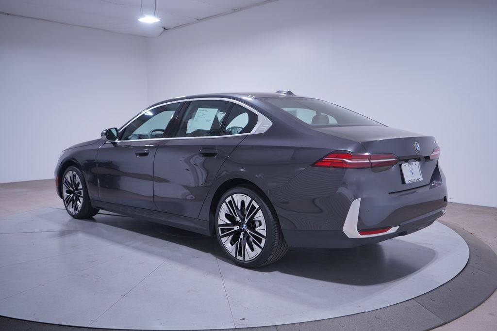 Thumbnail: 2025 BMW 5 Series - 3