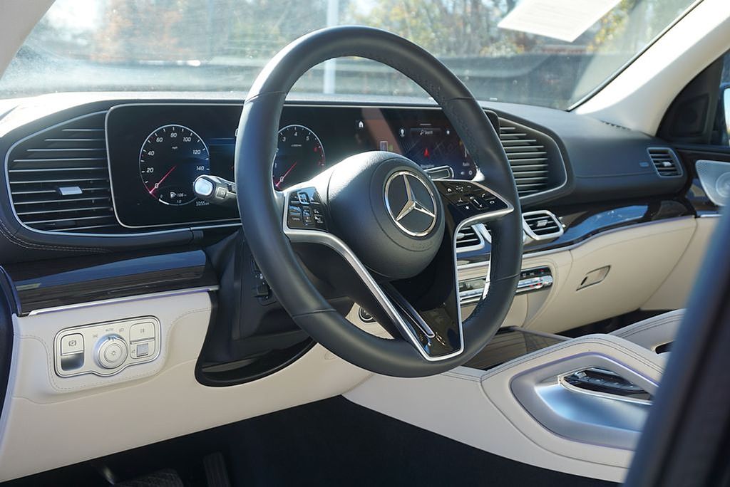 Thumbnail: 2024 Mercedes-Benz GLS - 10