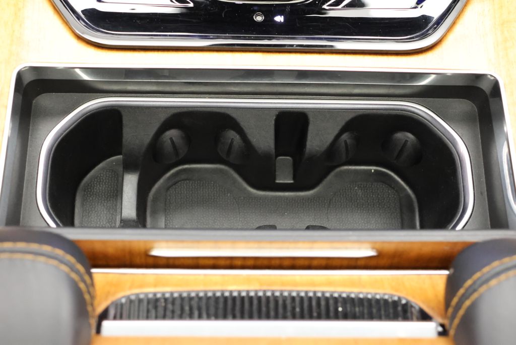 Thumbnail: 2022 Jeep Grand Wagoneer - 30