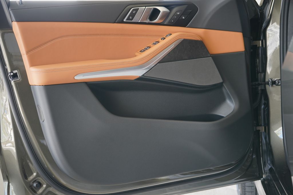 Thumbnail: 2026 BMW X5 - 9