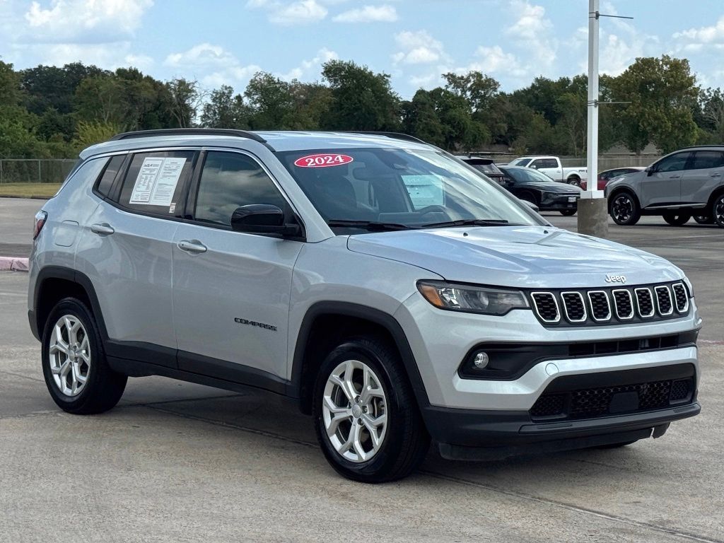 2024 Jeep Compass Latitude Silver at Toyota of Victoria