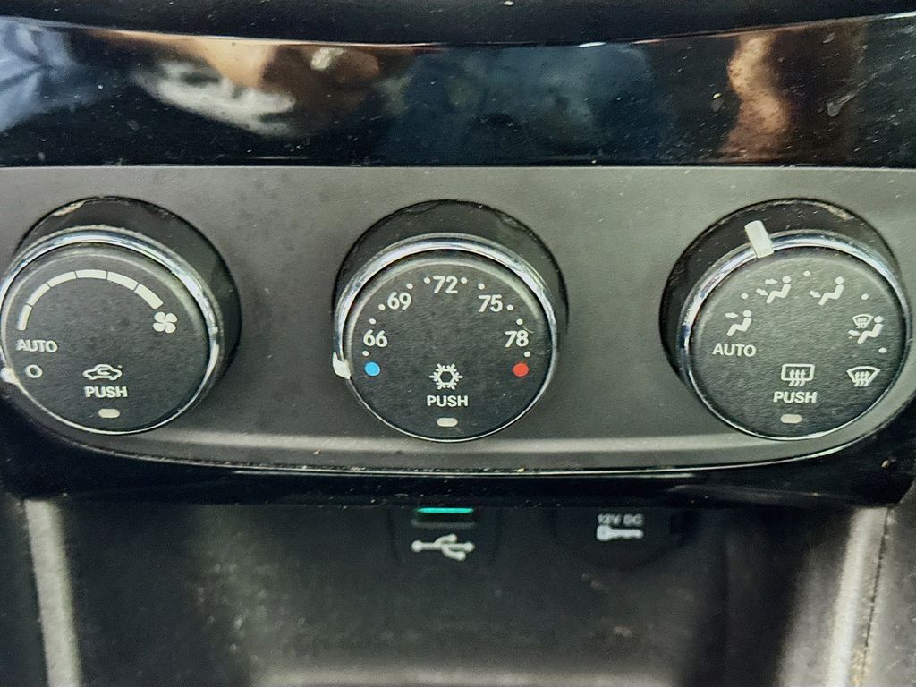 Used Car 2013 Chrysler 200  Limited For Sale Under $10,000 In Austin, Texas