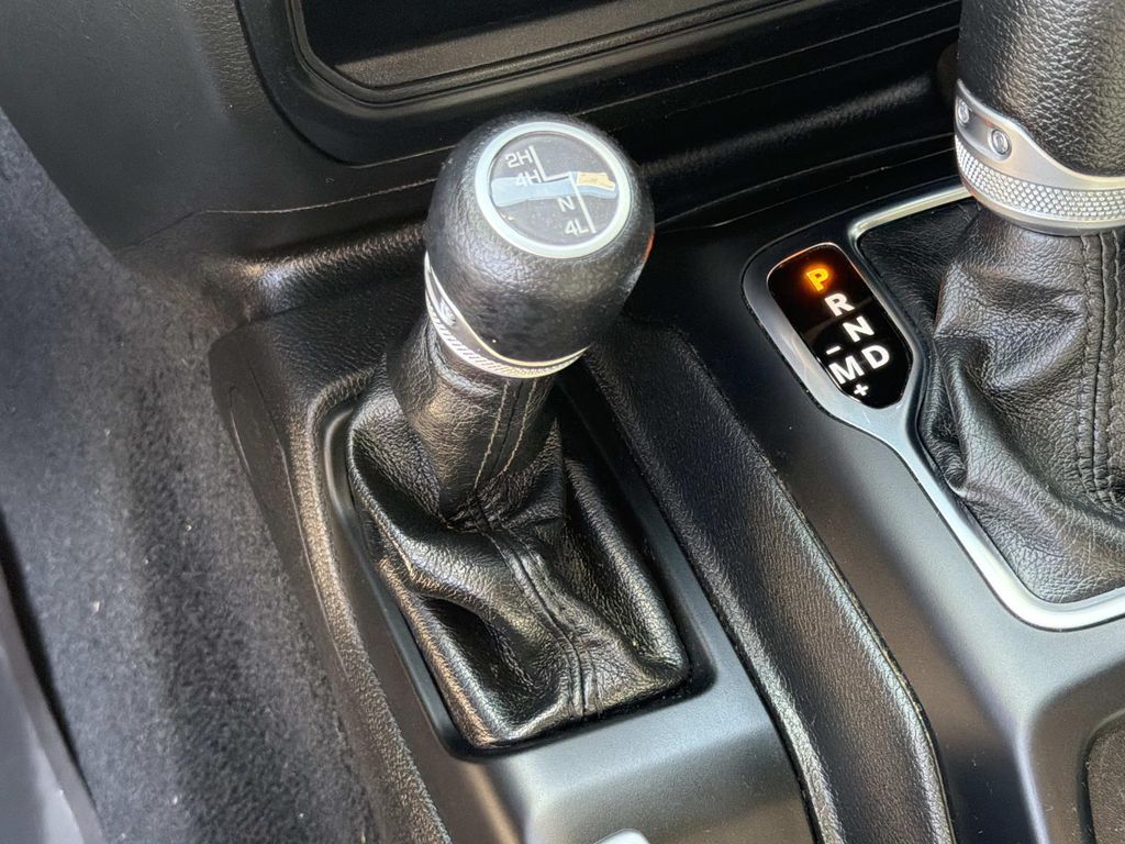 Used 2023 Jeep Gladiator Willys 4D Crew Cab