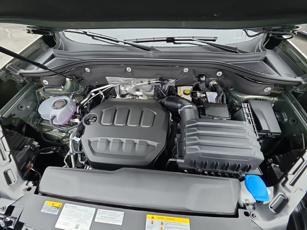 2026 Volkswagen Atlas 2.0T SE w/Technology Green at Sutliff Volkswagen