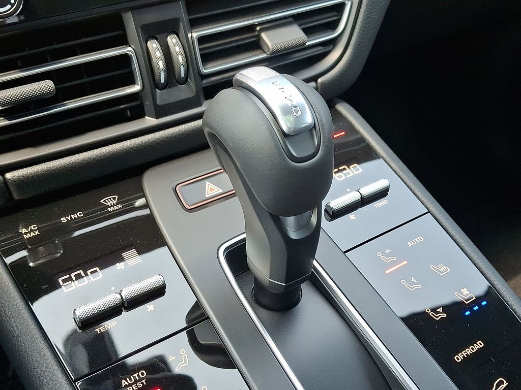 Thumbnail: 2025 Porsche Macan - 16
