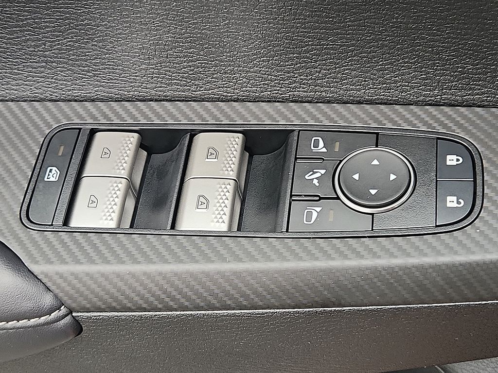 Thumbnail: 2024 Mitsubishi Outlander - 26