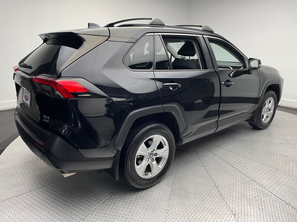 2020 Toyota RAV4 XLE 5