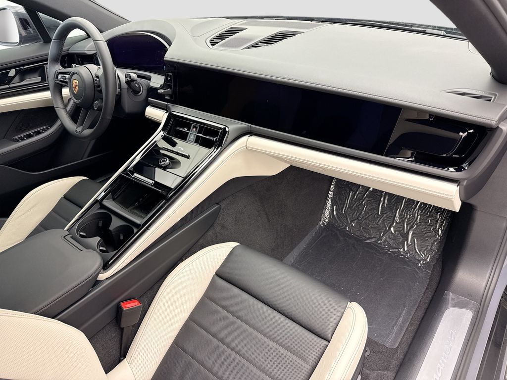 Thumbnail: 2026 Porsche Panamera - 20