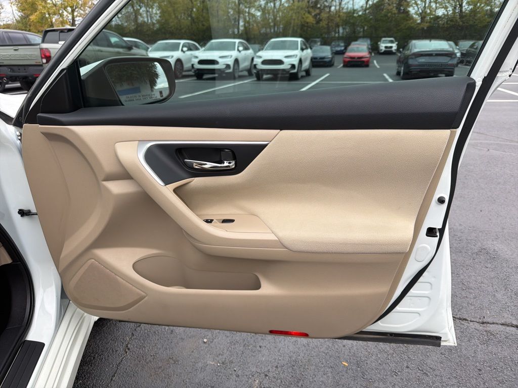 Thumbnail: 2015 Nissan Altima - 24