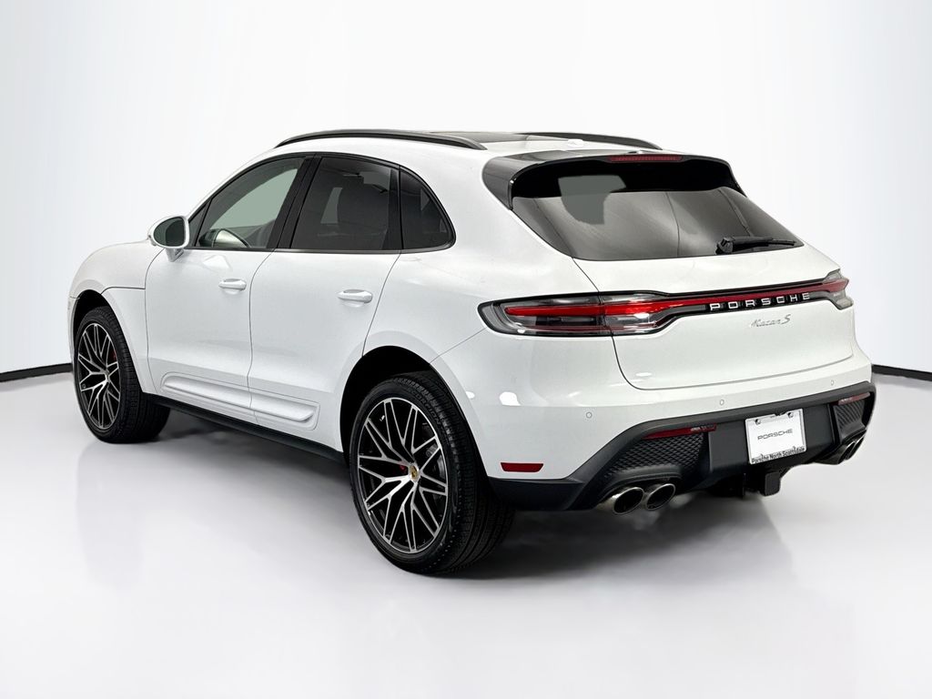 Thumbnail: 2026 Porsche Macan - 3