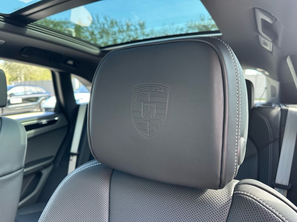 Thumbnail: 2026 Porsche Macan - 23