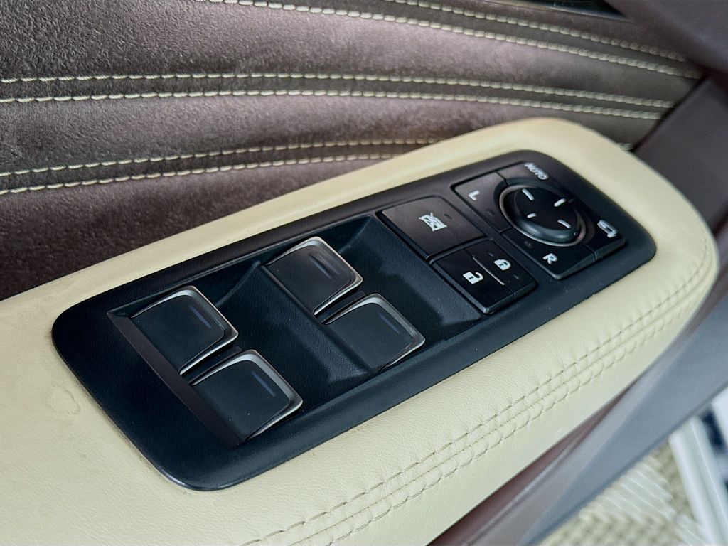 Thumbnail: 2020 Lexus LS - 18