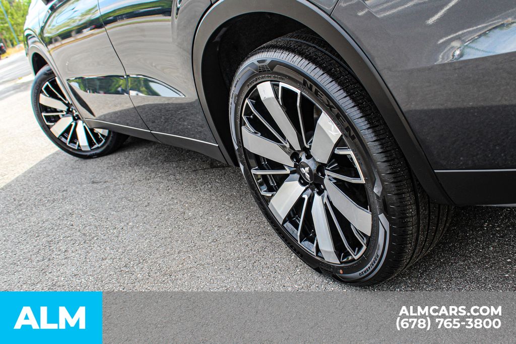Used 2025 Gray Mitsubishi SE image 15