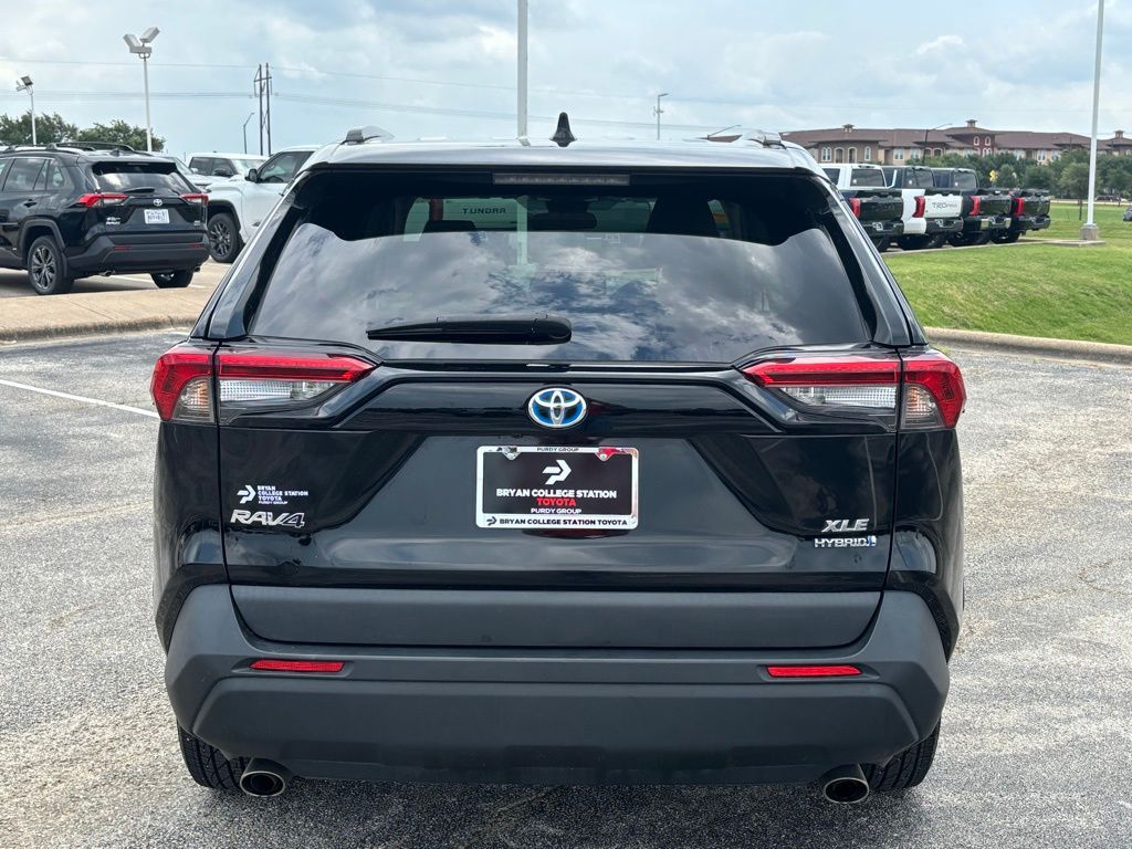 2021 Toyota RAV4 Hybrid XLE photo