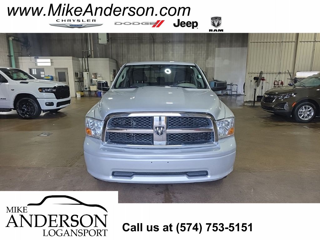 Bright Silver Metallic CC/Mineral Gray Met CC 2009 Dodge RAM 1500 Pickup Truck Four-Wheel Drive 5-Speed Automatic