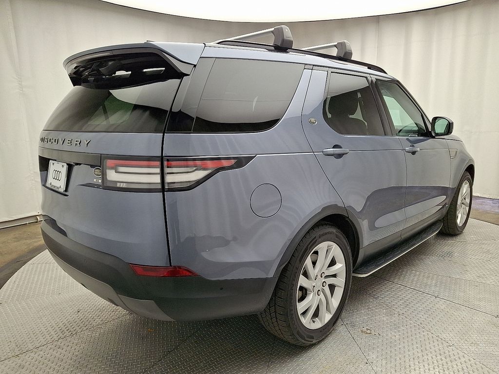 Thumbnail: 2019 Land Rover Discovery - 4