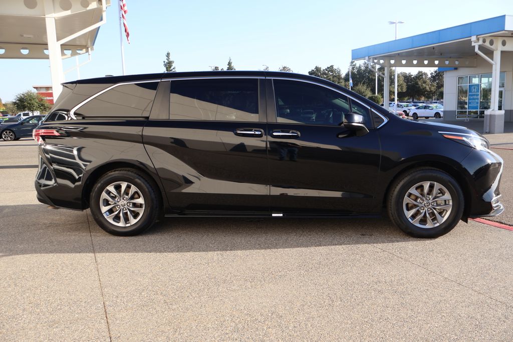 2022 Toyota Sienna XLE 4