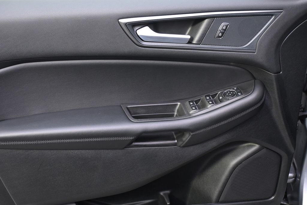 Used 2024 Silver Ford SE image 22