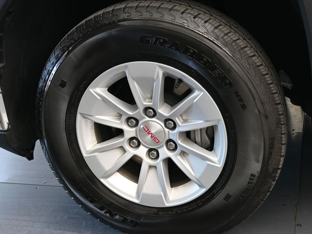 Used 2024 Summit White GMC Pro image 32