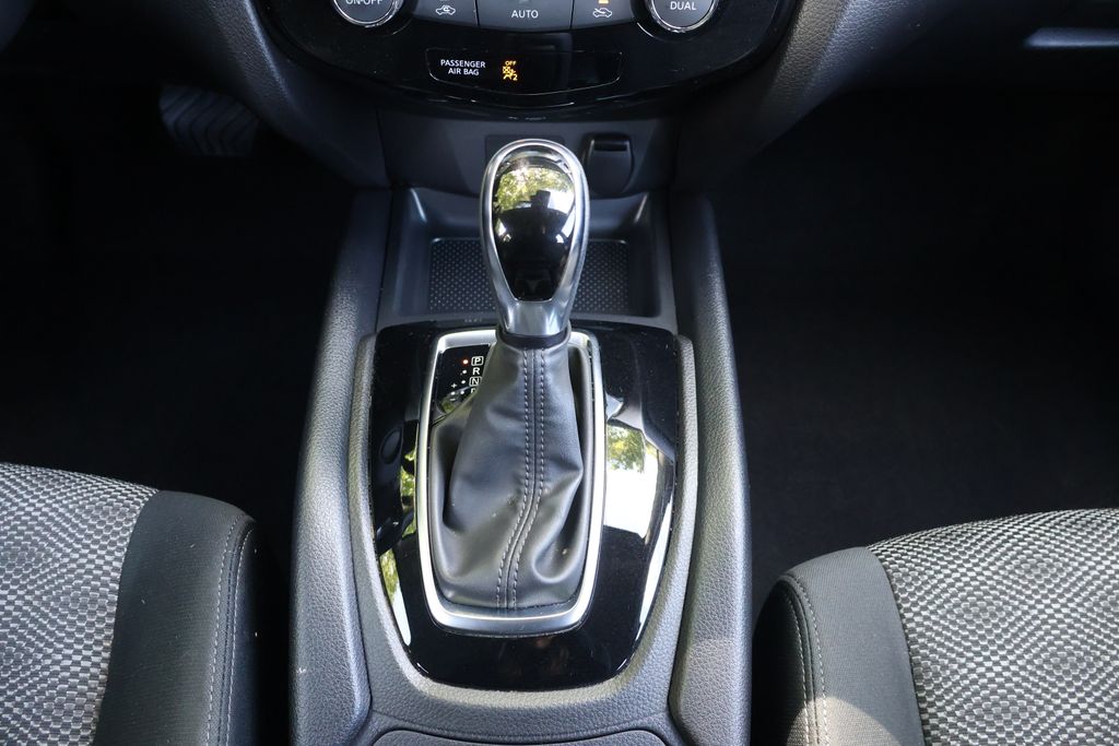 Thumbnail: 2021 Nissan Rogue Sport - 19