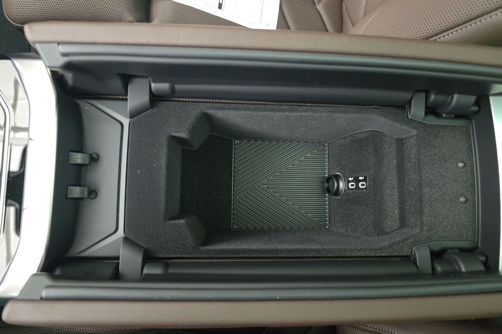 2026 Bmw 750e 750e xDrive photo 19